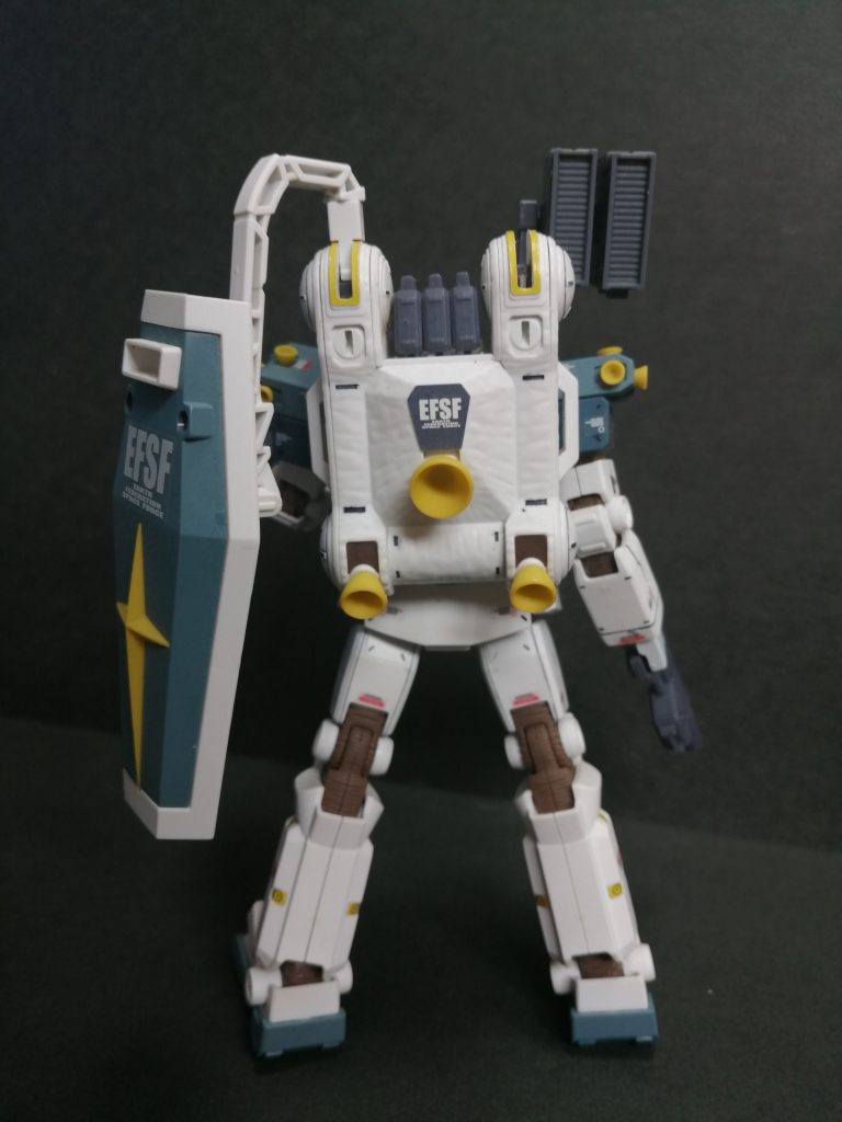 スラスターは左も外す　片側だけ有るよりは違和感無し右アームはジョイントが無かったため外しミサイルを装備