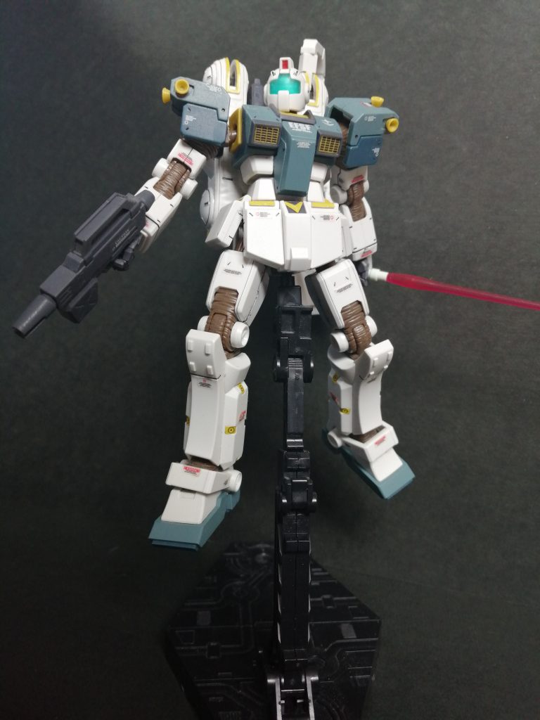 数本余っているガンダム用ビームサーベルを装備ミサイルは撃ち尽くしたのでパージ