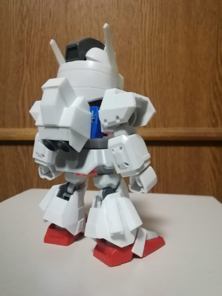 バックパックはSDCSガンダムのものを加工して、それっぽい形状に変更しています。