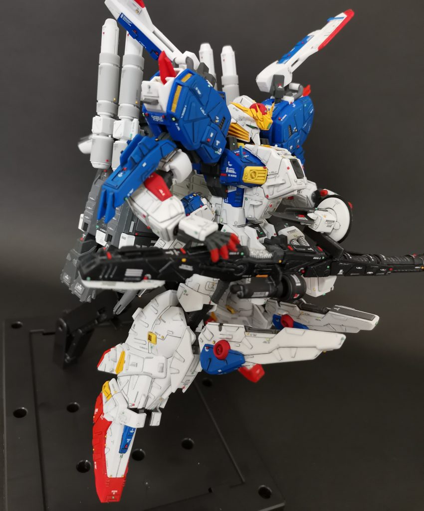 更にビームスマートガンを可動式アームで保持させた状態です。