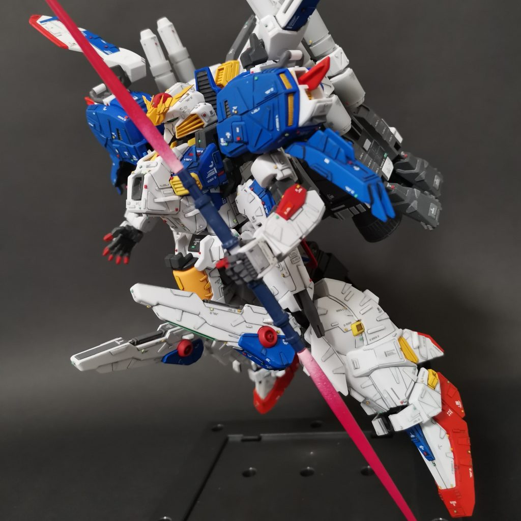 そして2連のビームサーベル装備状態です。これは過去に投稿させていただいたヘイズル改やウーンドウォート用に造った物を流用しています。