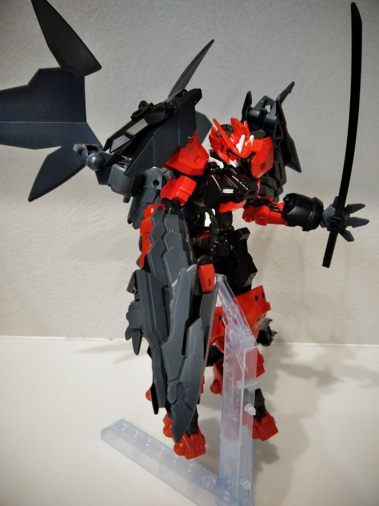 鎧竜装アスタロト（装備率120%）鎧竜をすべて装備し覚醒。黒い翼が出現する！←100%オーバーはこのため