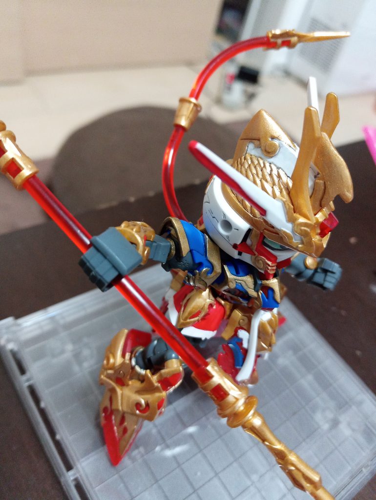 おまけメイン写真の腕をガバっと開くポーズの裏側。肩の穴に腕を差し込んでるだけ( ˘ω˘ )