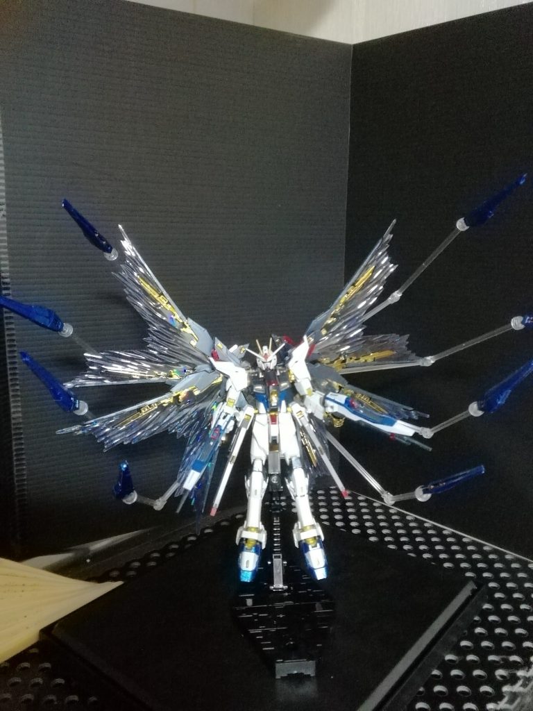 ストライクフリーダムガンダムチタニウムフィニッシュ–2枚目/制作者：アッキー