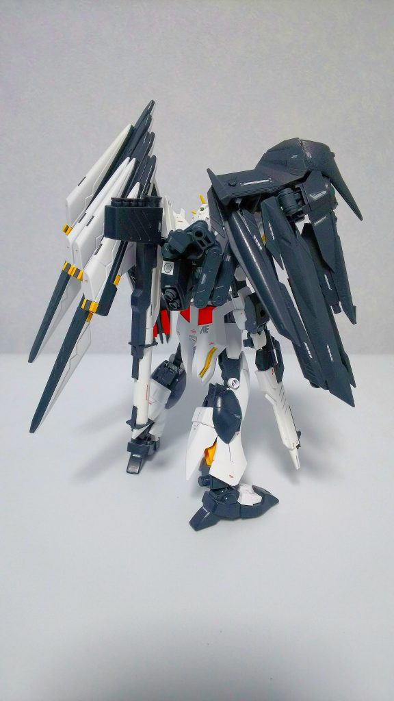 ニューハイパーバズーカ、シールド、バックパックは旧キット1/144 νガンダムより流用しています。