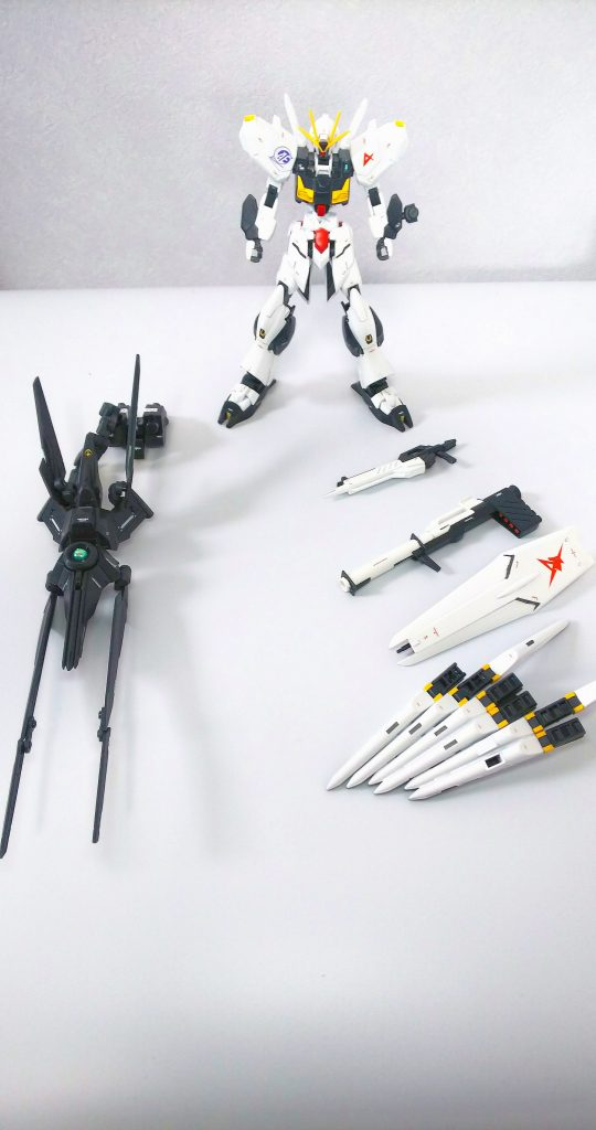 以下、カラーレシピとなります。最期までご覧頂きありがとうございます!白・・アルティメットホワイト(ガイア)黄・・MSイエロー(クレオス)赤・・ブライトレッド(ガイア)間接部・・ネイビーブルー(クレオス)足首、胸部等・・ミッドナイトブルー                                     (ガイア)