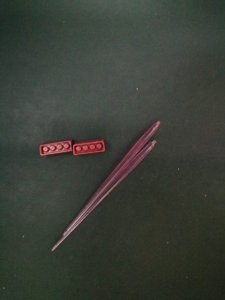 左握り手が無い代わりに薄ピンクのビームエフェクトと普通のジムⅢのミサイル弾頭が付いてきた