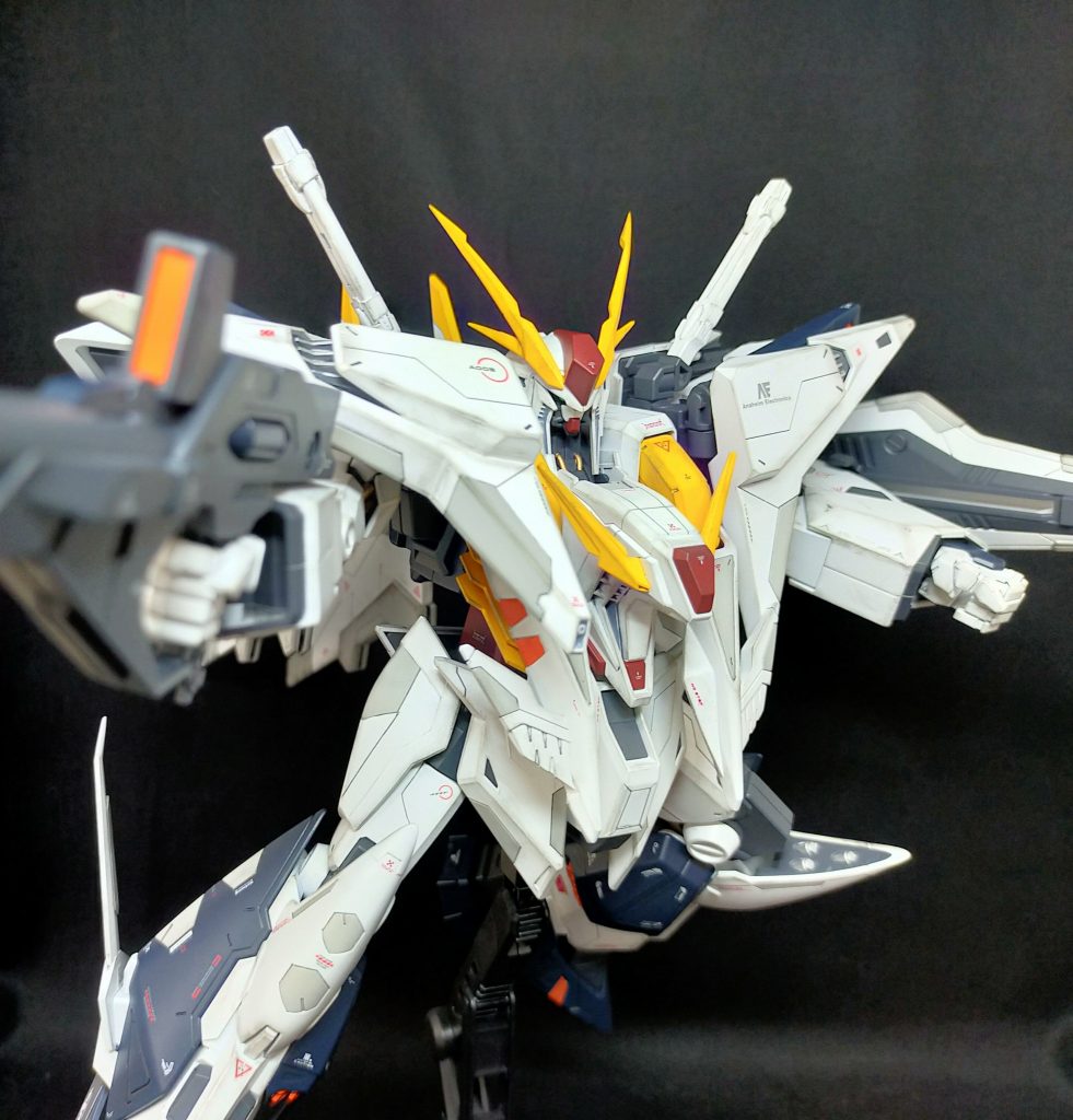 肩アーマーに干渉しまくるので、ポージングはイマイチですね…(格好良いので良し)