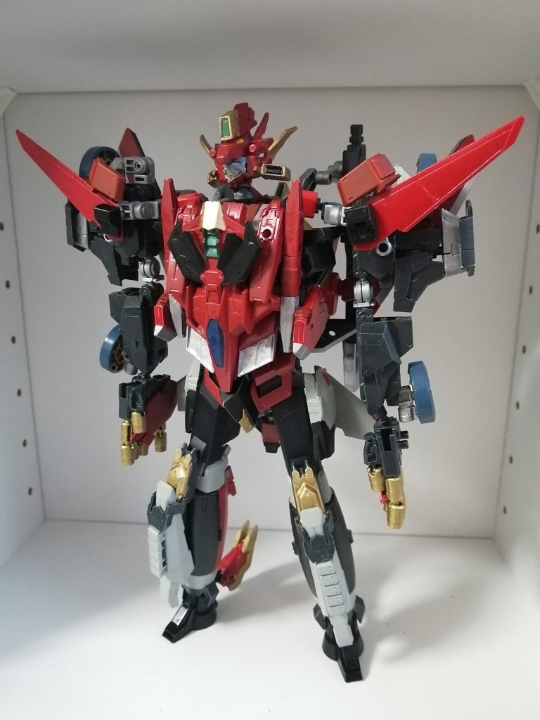 ダイナゼノンガンダム!!可動軸を追加したので、なんとかビームことペネトレーターガンを下に向けられました。