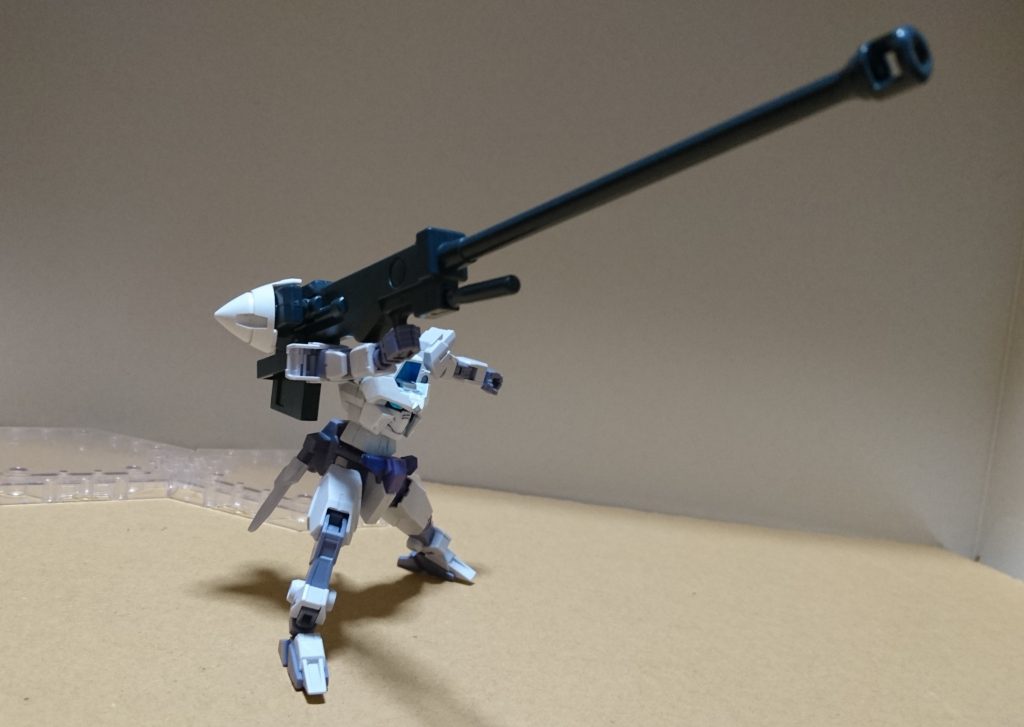 1/100トールギスのドーバーガンとОガンダムのドライブで制作。GNドライブを直結しているため、実弾とビーム両方が使用できる設定。