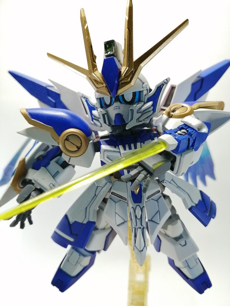 左腕には固定式のビームサーベル。リボーンズガンダムの物を使っているので、どんなサーベルでも取り付け可能。