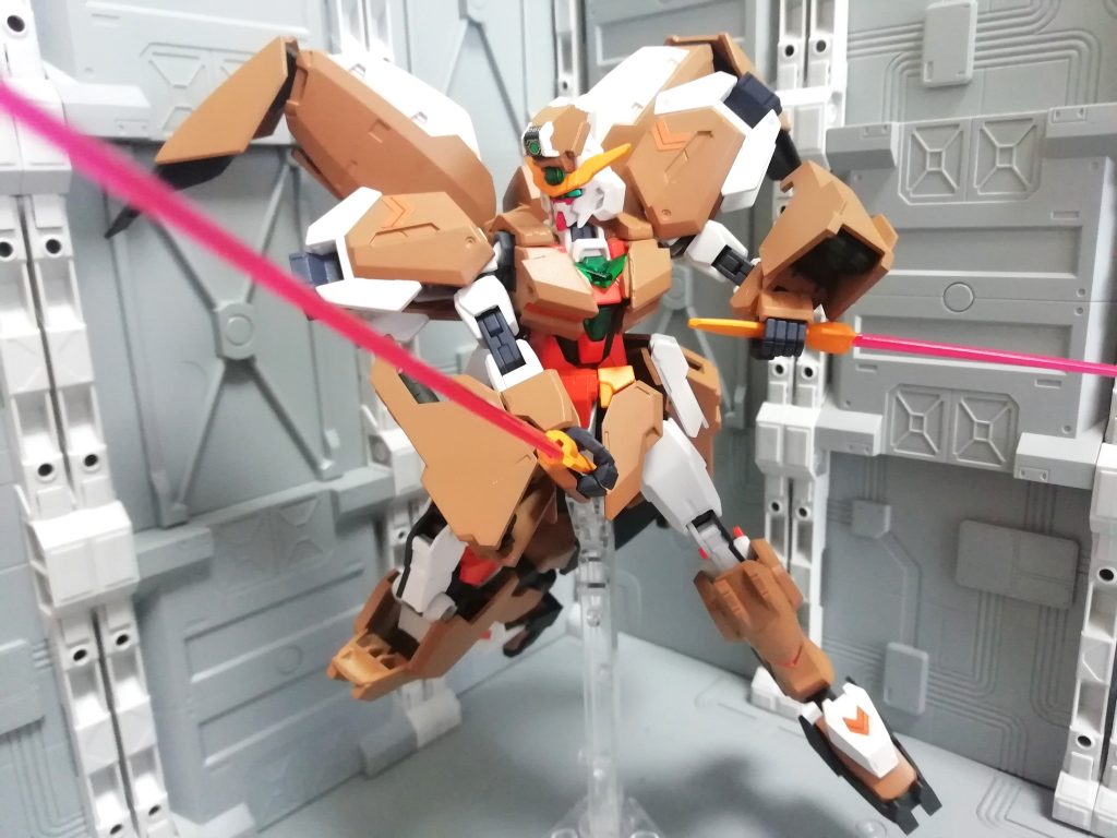 コアガンダムに付いてるコアサーベルでビーム格闘をカバー