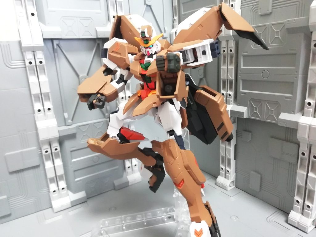 もちろん固定装備のナックルガードとロケット砲も使用可