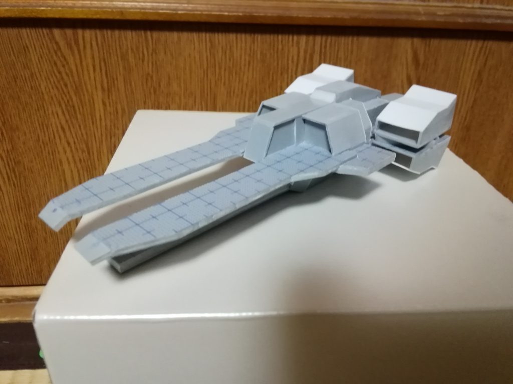 エンジン部のサイズから決めて、各ブロックのサイズを決めていきました。途中、前方カタパルトは目盛り2マス分短縮しました。