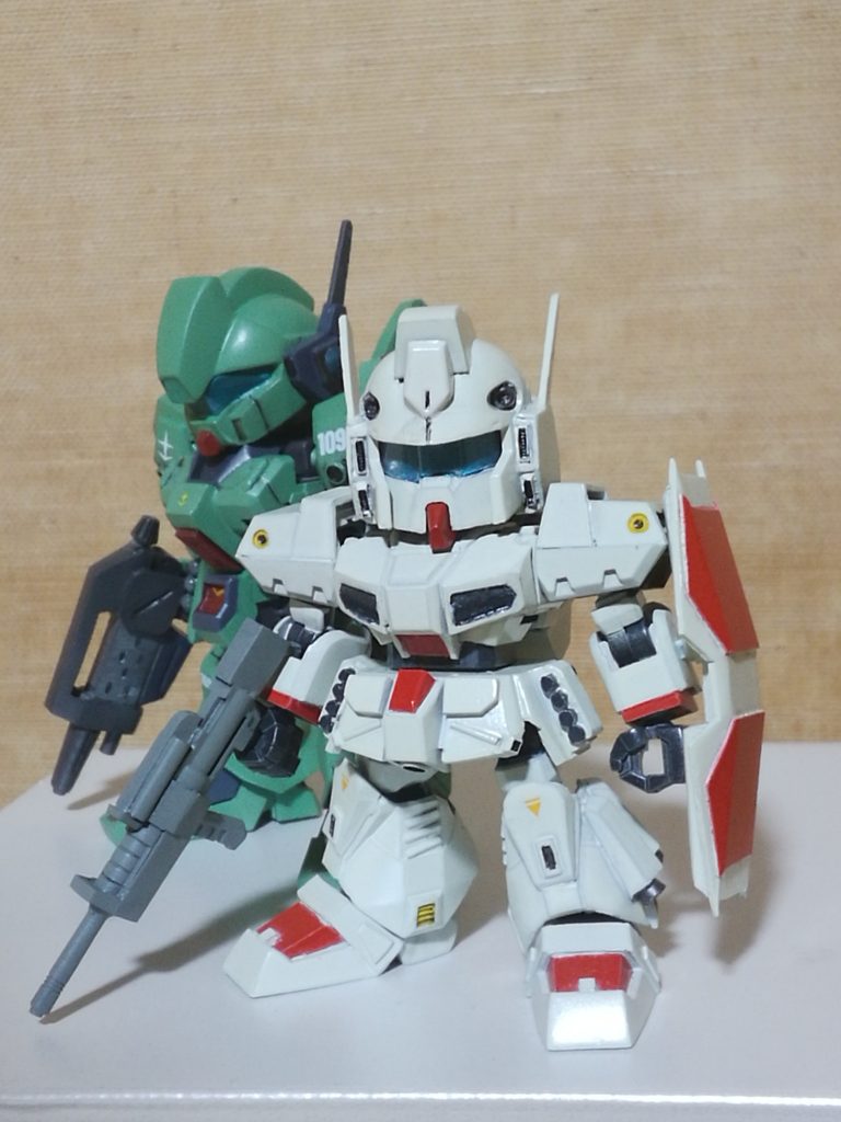 背丈は以前作ったジェガンよりも小さくなるよう調整しました♪