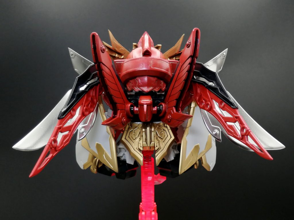 背面。飛駆鳥のウイングパーツに司馬懿のウイングを取り付けています。