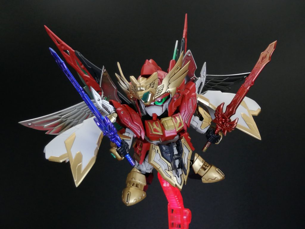 武器はブルーにパープルのグラデ、レッドにゴールドのグラデをかけています。