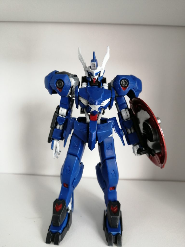 フロントビュー色はアベンジャーズ1のスーツで、胸部の雰囲気はウィンターソルジャーのステルススーツ。各所の赤はウルトロンのときのスーツのイメージしました。胸とシールドの星はシールです。