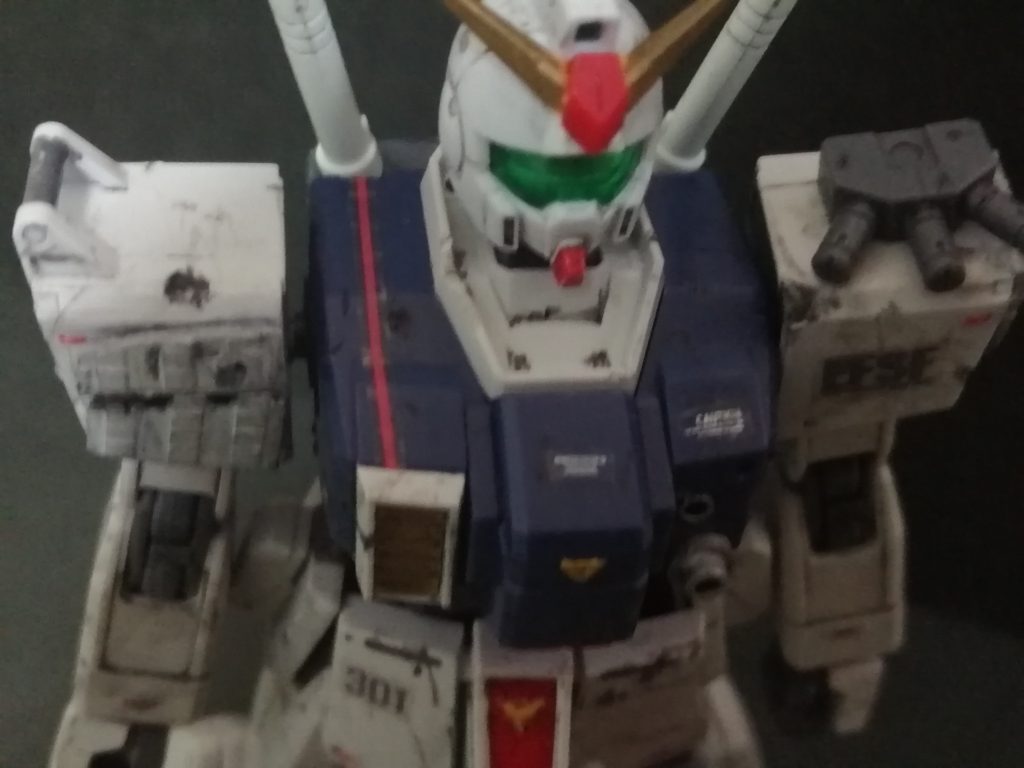 頭部はジムスナイパーIIWD隊仕様からツノはガンダムMk2を改造した余り