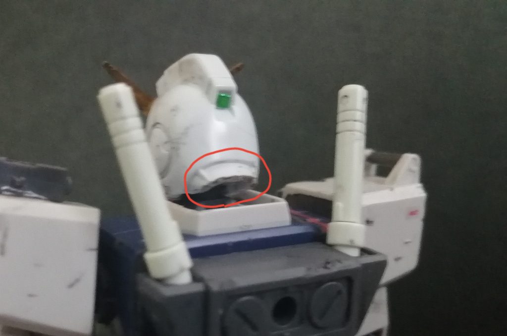 地味ながら大事な改修箇所元の長さでは襟に干渉して横や上を向きにくかったため短く切断切断後が汚い?ほら陸ジムってルナチタニウム製だし加工しにくかったんだよきっと