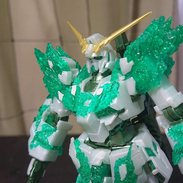 #17 HGガンダムユニコーン（光の結晶体バージョン）