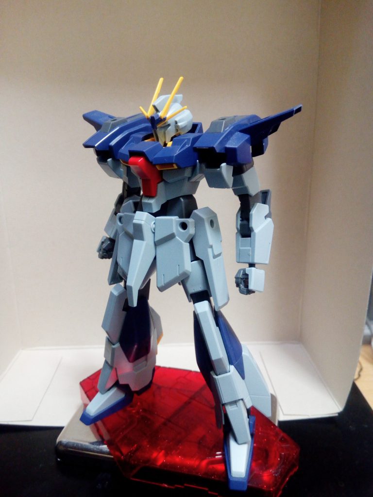 塗装前素体です。HGのバックパックなしにしては良いお値段しますが、格好良いスタイルしてるなぁ。