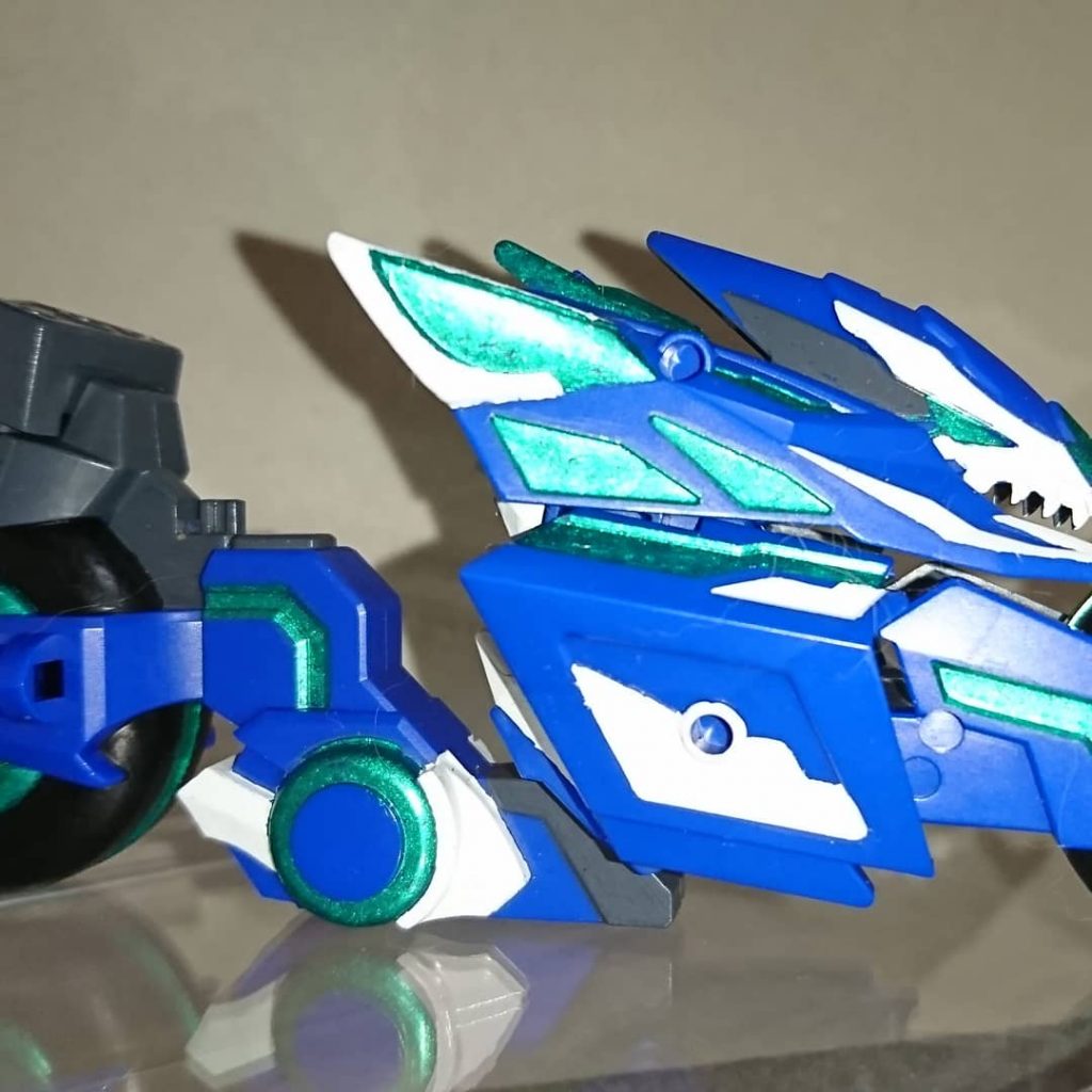 碧竜駆は少し色味が寂しく感じたのでグレーと白を足しました