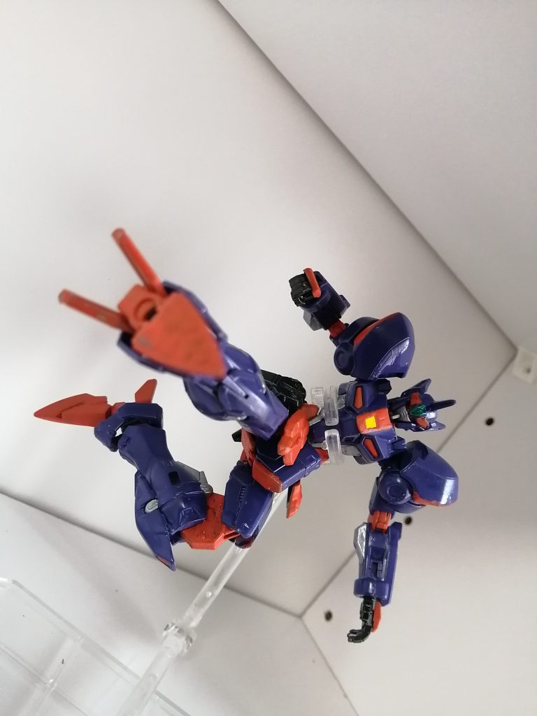 両腕以外はジェミナスなのでよく動きます。