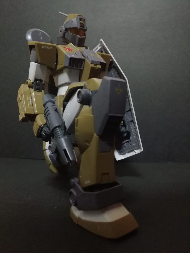 MSGのミサイルとレーダーを追加肩部装甲を余剰パーツで付いてきた普通のジムの物に換装 