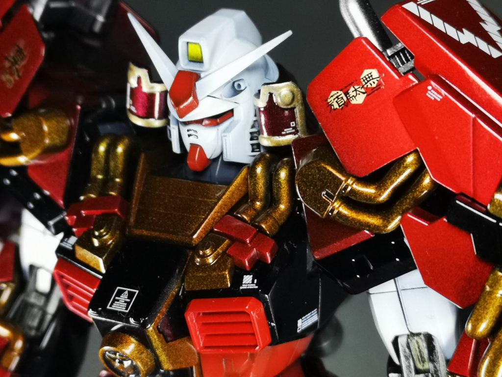 深みのあるキャンディにしたかったのでシルバーを粗く吹いてみました。胸のダクトは通常のキャンディです違いがでてるかな？