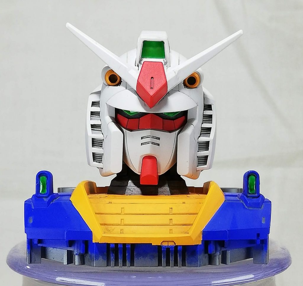 正面から個人的に首が短く思えたので少し延長し、なるべく頭部を後ろに移動させる事で顎がひけるようにしました。あと、顔（頬）も少し削ってシュッとさせて工作は完成です。