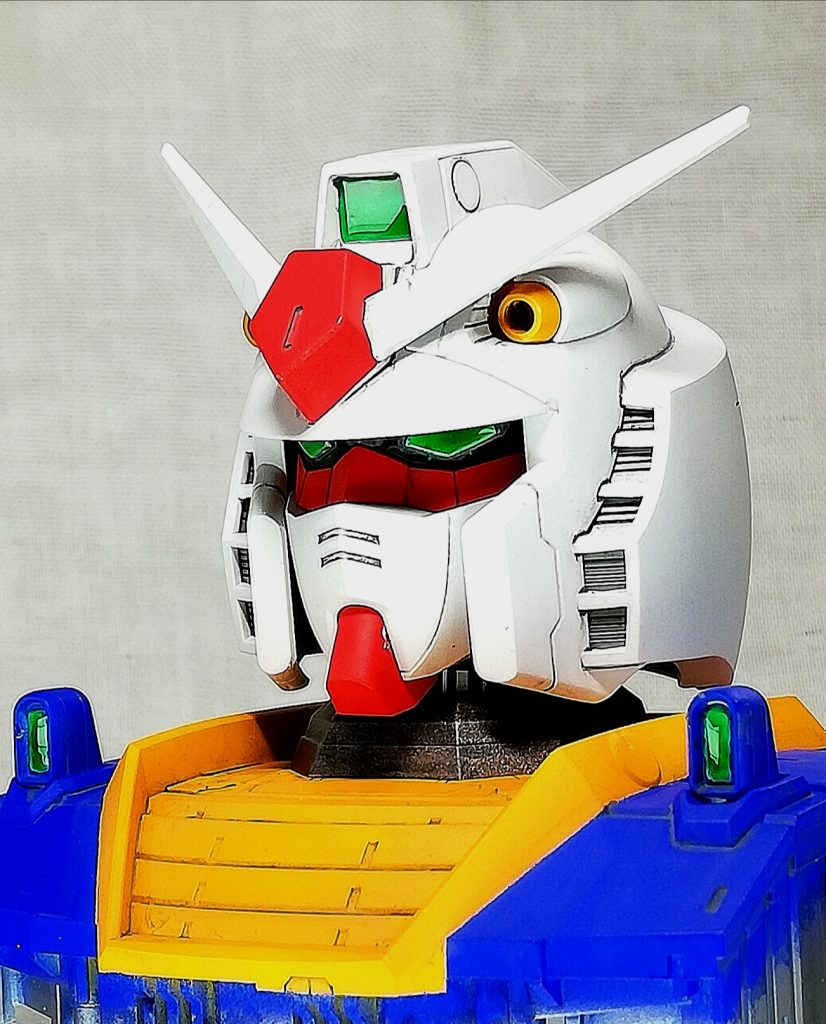 う〜ん、センサー発光してるように見えるかな…？