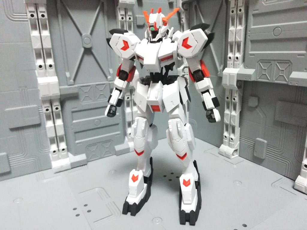 兵装無しで素立ち。フルシティから引き算しまくって汎用性を残したらバルバトスに近くなった