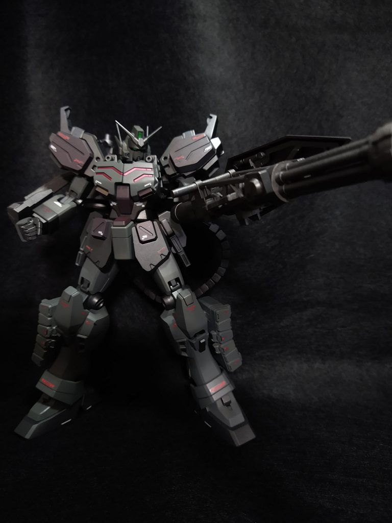 歩く弾薬庫みたいな機体なんで全体的に重たい感じのカラーになってます。