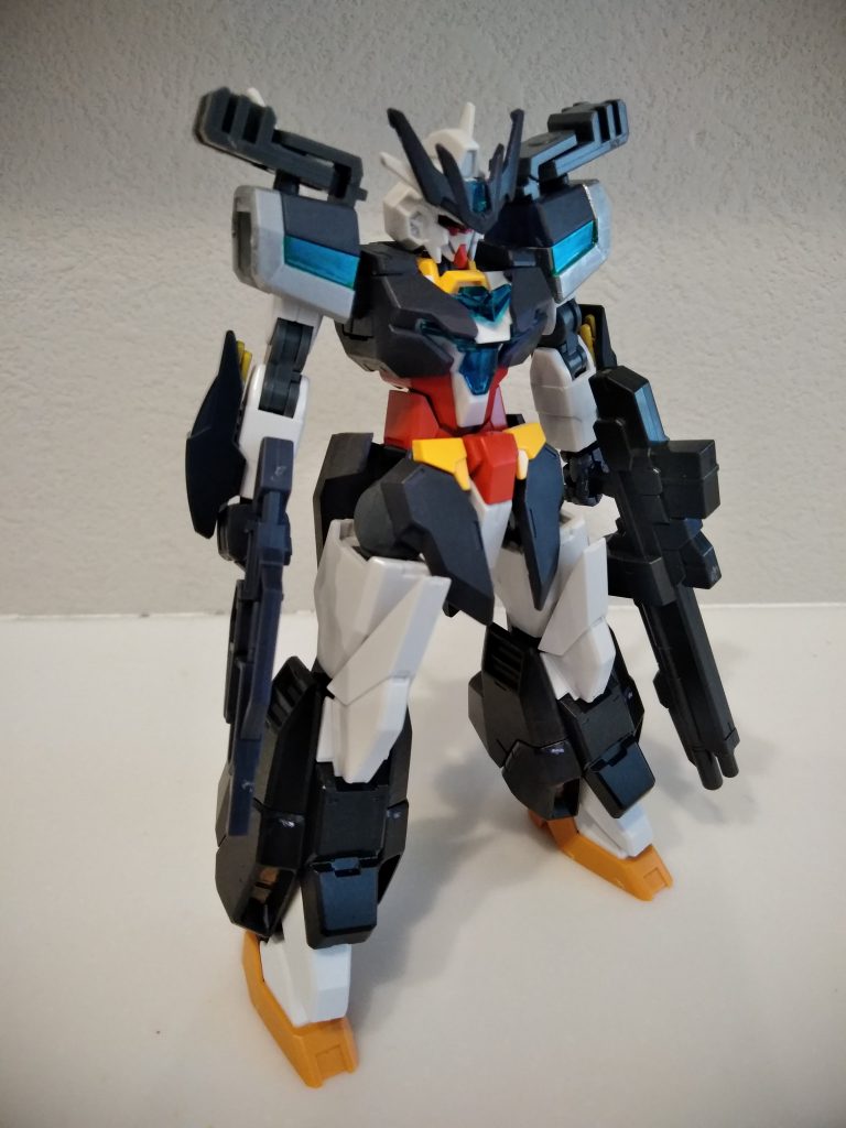 素体はイグゼプトと変わらず肩部に可変マシンガン装備!