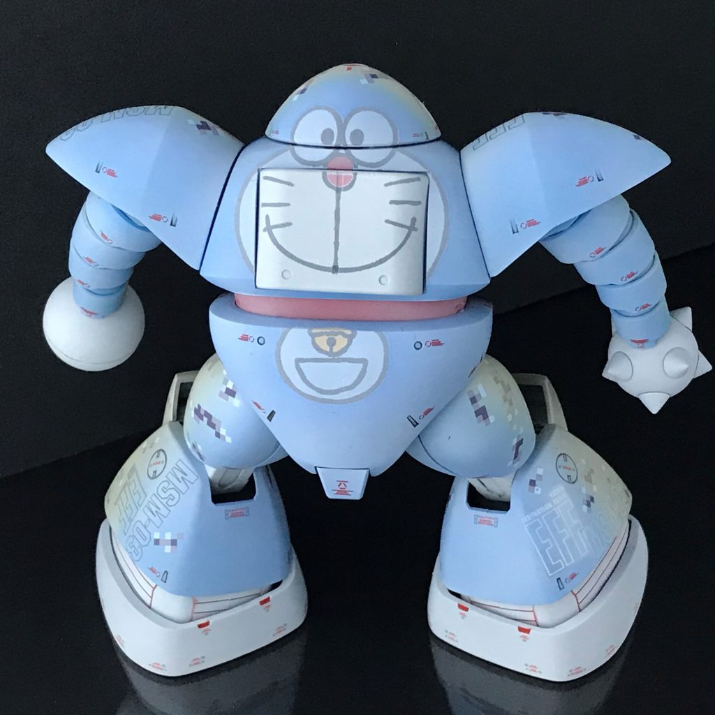 DORAEMONは自作テプラデカール総動員で。白黒赤金使ってます。貼ったあと、スカイブルー塗装もろともホワイトを吹きかさねました。訓練用の標的を曳航しながら海面を進む巨大なDORAEMON。う〜ん、平和だねぇ〜、この平和が続いてほしいねぇ〜。