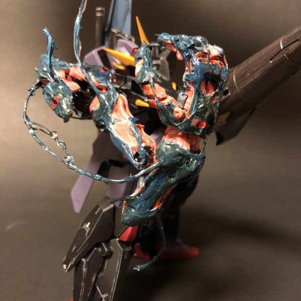 クッ！鎮まれ、俺の右腕！！