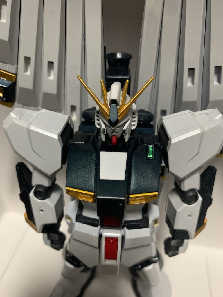 この画像なら伝わるでしょうか?ボディの色が黒でも青でもない、絶妙な色になっています。肉眼だと本当にイイ色になっています♪