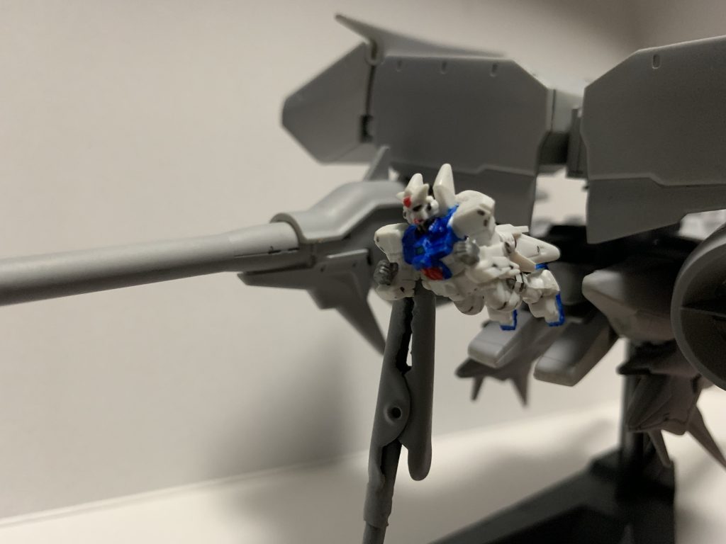 ちっこいステイメン君も塗装！やはりこの子も塗らないと、真っ白だと悪目立ちするんですよねぇ～、このキット。でもまぁ慎重にやれば時間はかかりますが不可能なレベルではなかったです。基本大部分が白、青でちょこっと赤が入っていて、仕上げに各所にスミイレだけして黒を足してやれば十分それっぽく見えます。