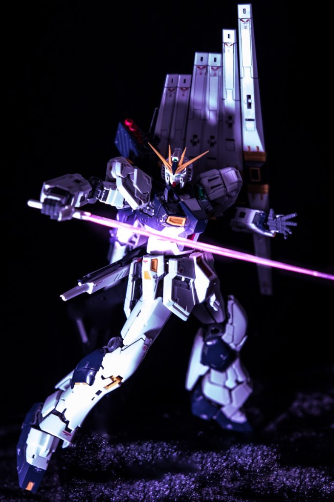 サーベルは写真編集で発光してるような感じに