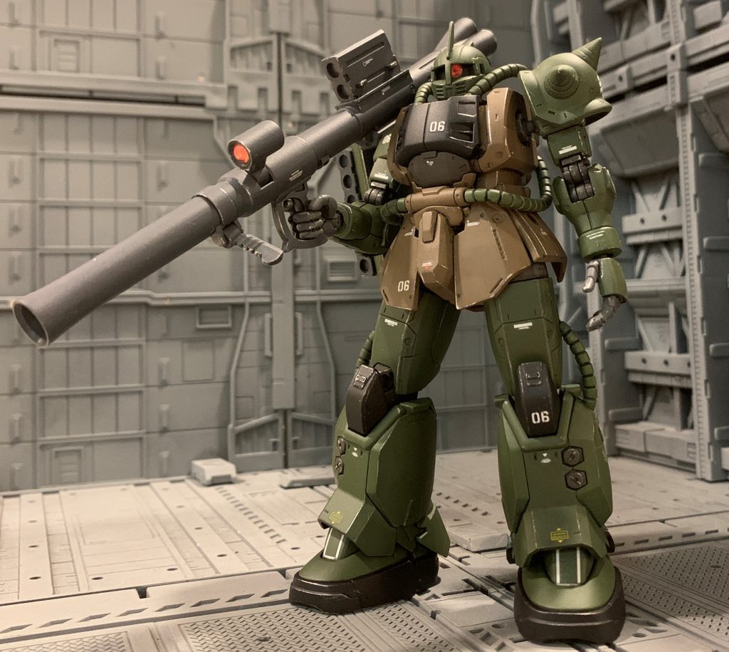 基本オリジンザクと同じ構造ですが、ザクの泣き所であった前腕と脚部合わせ目もしっかり対策されており、更なる進化を感じます。ここのところ旧めでスケール大き目のキットばかり触っていて合わせ目処理の多さにうんざりしていたので、サクサク組めてすぐに塗装に取り掛かれるのは少し感動すら覚えました(笑)旧いキットも組みづらさはありますが魅力的なものが多いので、今後も新旧のキットをバランスよく楽しんでいこうと思います。最後までご覧いただきありがとうございました。