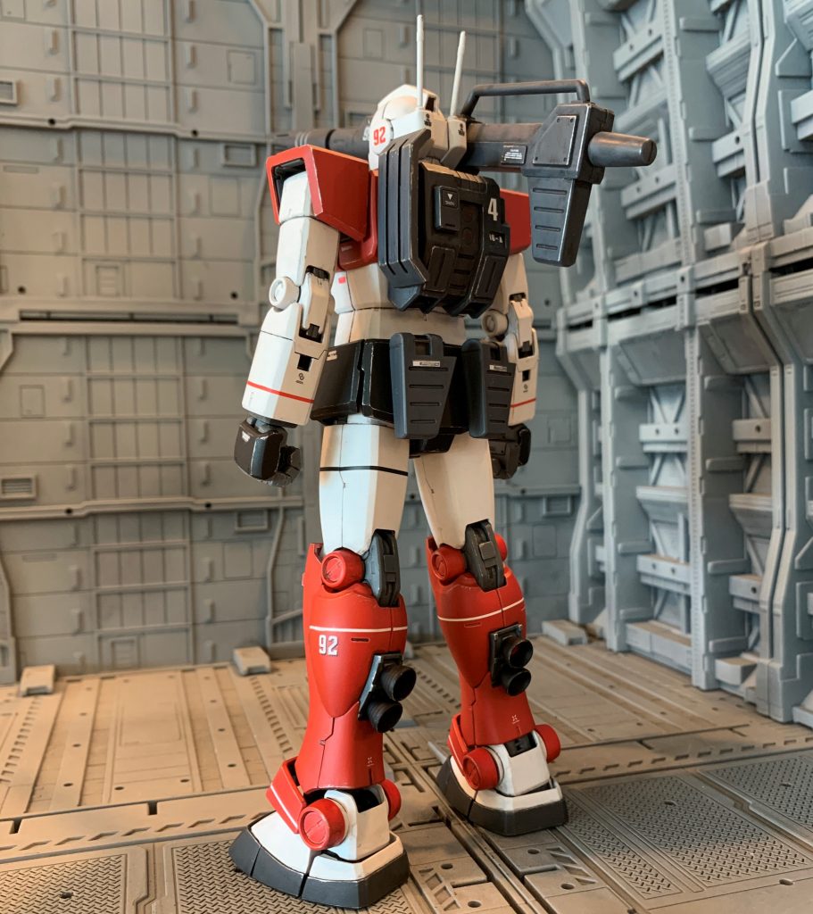 工作内容は下記です。脚部改造に少しだけ時間掛かりましたが、後はほぼストレート組みです。・各部ゲート、パーティングライン処理・ふくらはぎ部分の装甲をバーニアに合わせてカット・膝の突起をプラ板で作製・スネのシャッター?を開口&プラ板裏打ち・キャノン等の合わせ目消し・基本塗装・スミ入れ・デカール貼り・トップコート・ウォッシング、ウェザリング