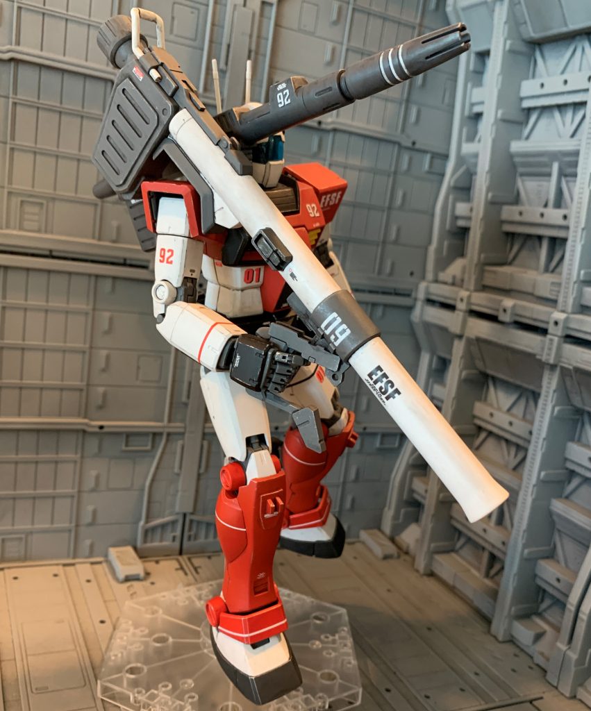 デカールはMSV-Rのイラストを見ながらナンバーやラインデカールを貼りました。Ver.2.0はアニメっぽい造形ですが、MSV風のリアル路線の味付けも非常に似合うと思います。