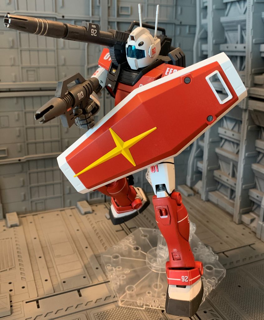 新規パーツもランナー1枚で済みそうなので、プレバンで出てくれてもいいのになと思うレベルです。というか個人的にはノーマルジムキャがプレバン限定なのがちょっと納得いきません。ノーマル仕様が一般販売で、成形色違いで専用デカール付きの北米戦線仕様やWD隊仕様、成形色違いでGMⅡのビームライフルが付属したZのジャブロー防衛隊仕様等がプレバン送りであれば納得できますが。