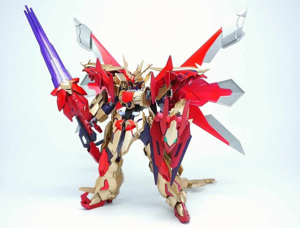 破滅の黄金神 ルインスペリオルドラゴンプラネッツシステムやイージスナイトのパーツを軸に生み出された、スペリオルドラゴンを模したアーマーアルスの手により独自に追加された武装・ギミックにより、ビルドダイバーズを排除するため降臨する