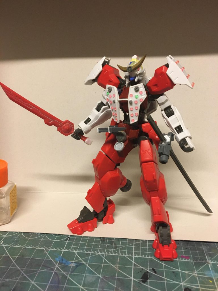 製作中の写真でこの状態のアーマーが塗装したらすごいほどきれいにまとまり自分でもびっくりしました。( ゚Д゚)!?ここから塗装が終わったとき、無事に武者っぽくなってよかったと思いました。😌