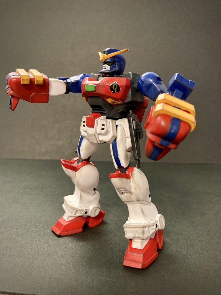 肩パーツを外して手に持たせるとボクサーモードに。胸筋は「グレードアップパーツセット」なるものの中に含まれている模様。是が非でも入手したい。