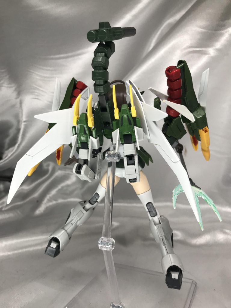 背面はジーエンアルトロンの装備を塗りなおして、標準アルトロンっぽい配色に。火炎放射器強化ハングは背中に収納されてます。