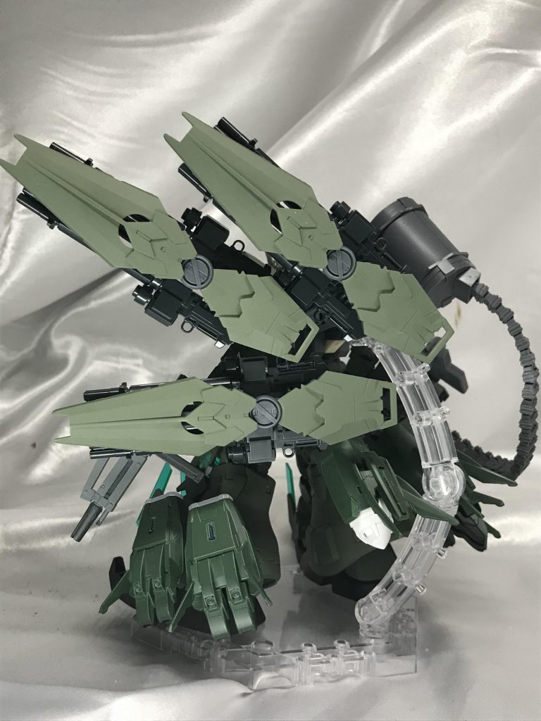 サイコフレーム搭載なので当然NT兵器も使えます。シールドファンネルを三つ、広がる感じが素晴らしいです(///▽///)