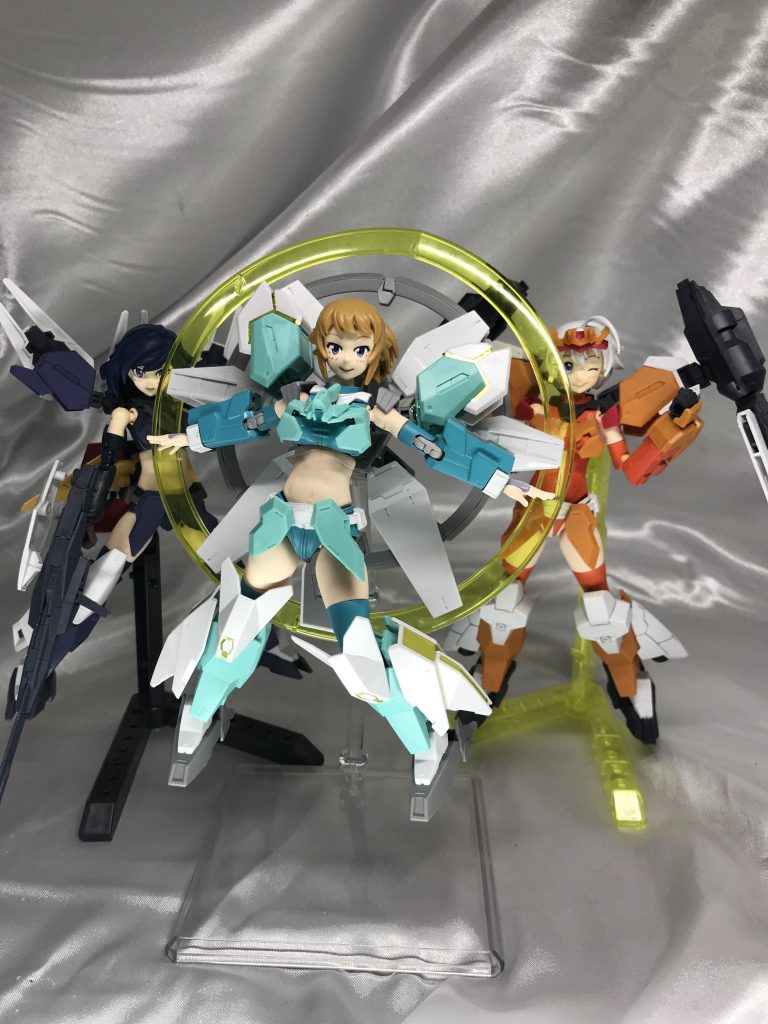 ついに集結する三体。後期三体はアーマーのみ武器のみで売られている(ユーラヴェン除く)ので揃えやすくて楽しかったです(///▽///)